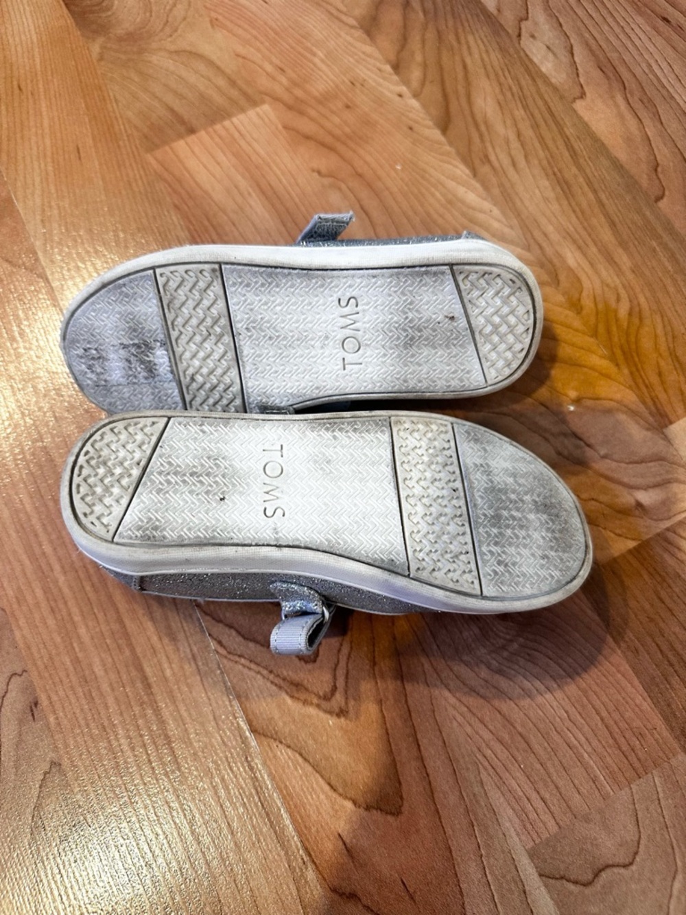 Toms Girls' Silver Glitter Mary Jane Sandals - Picture 5 of 6